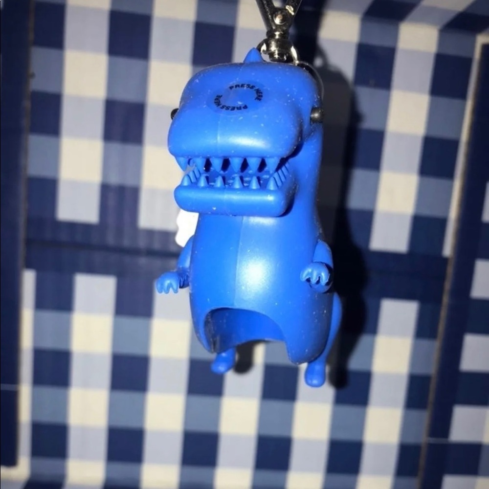 🔴RARE!! ROARING DINOSAUR 🦖 BBW Sanitizer Holder Does not make noise anymore - Picture 4 of 4